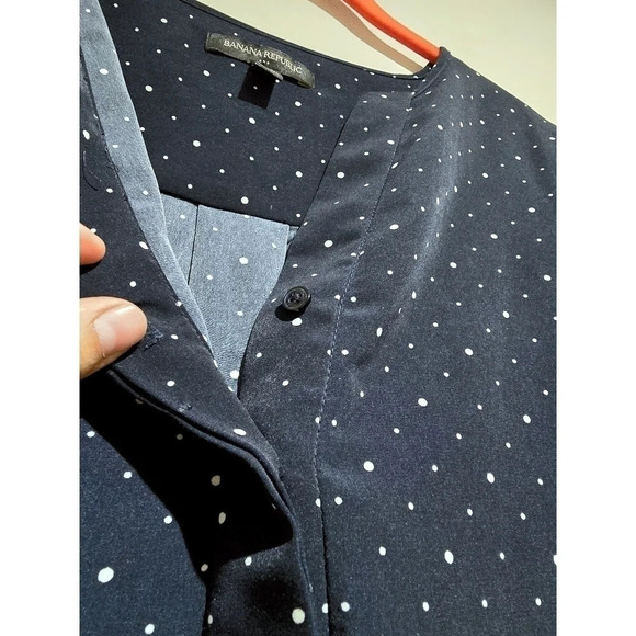 ✨️4/$20. BANANA REPUBLIC Long Sleeve Polka Dot High Low V-Neck Blouse, Petite S - Picture 9 of 15